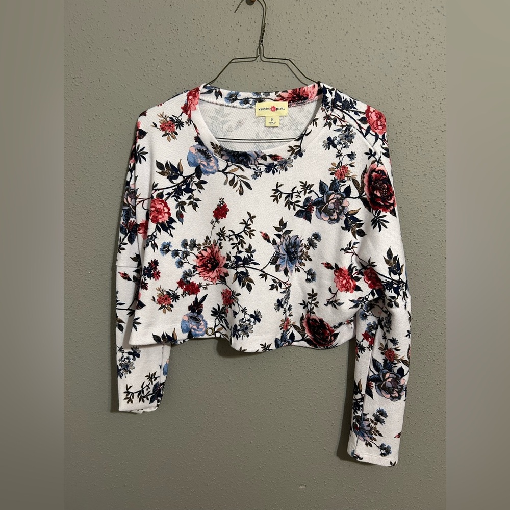 Floral Wishful Park Long Sleeve Crop Top. Size women’s medium.